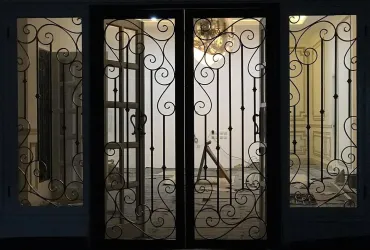 Pintu Besi Tempa yang Bikin Rumah Makin Cantik